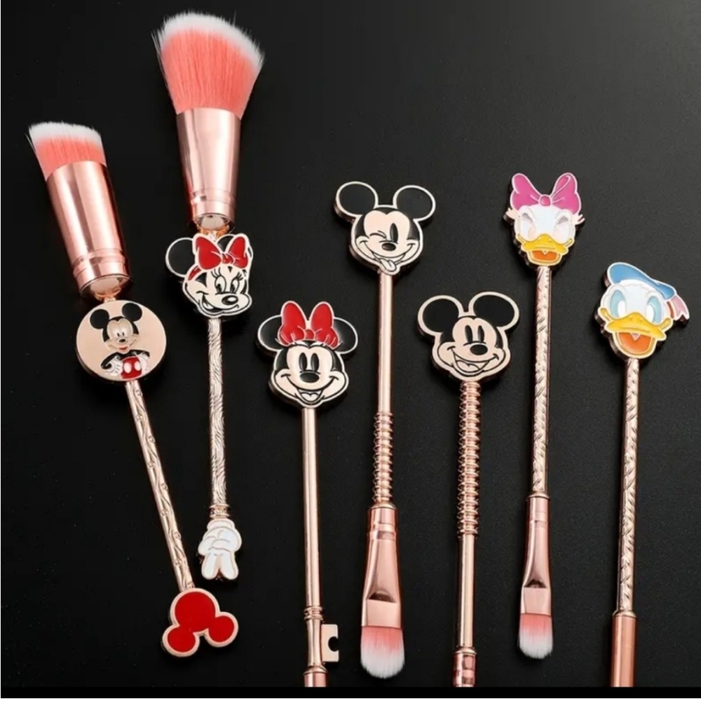 Disney Mickey and Friends Makeup Brush Set - Picture 2 of 13